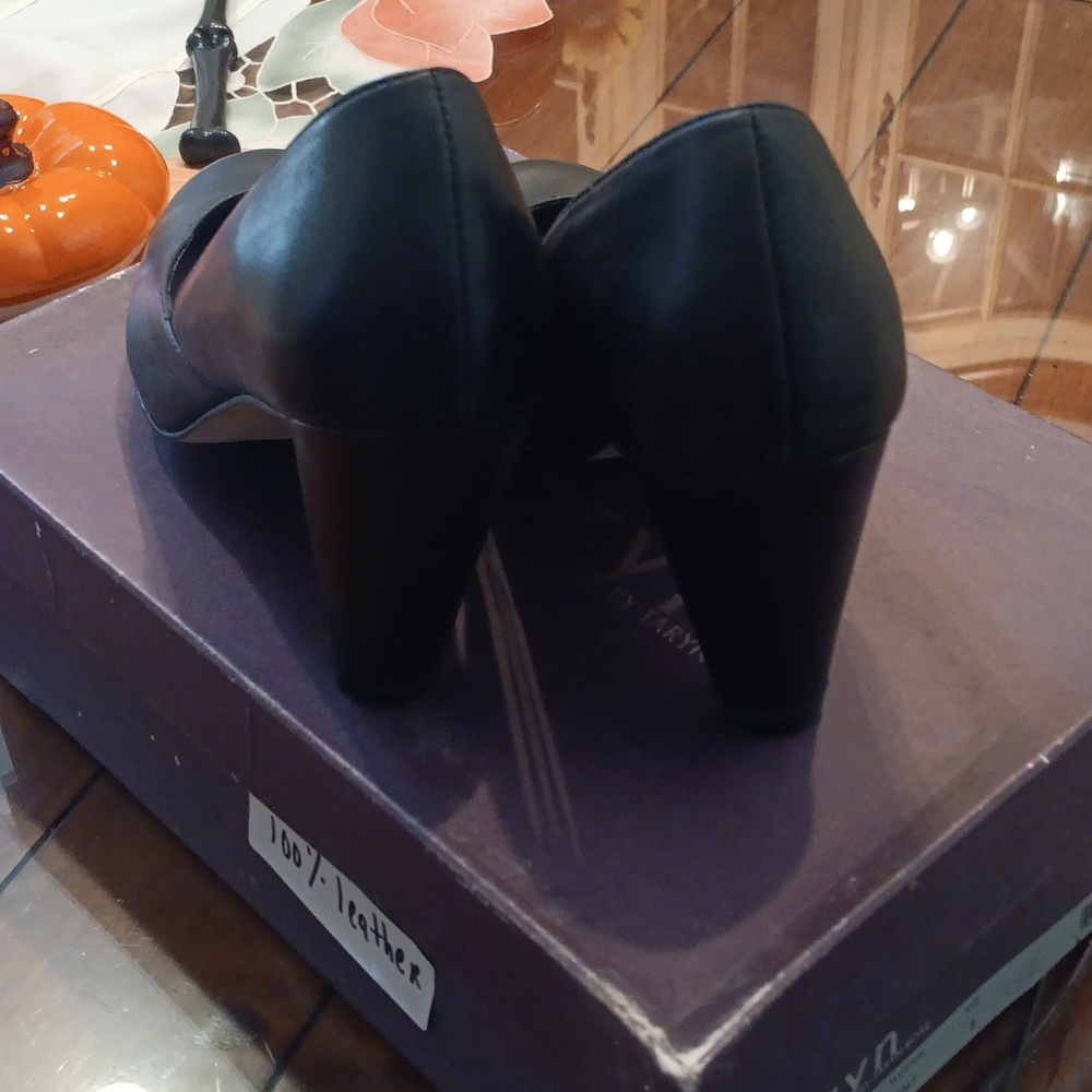 Taryn Rose Classic Black Heels, Steppin Out Shoes, Business, casual,vintage - Picture 5 of 7